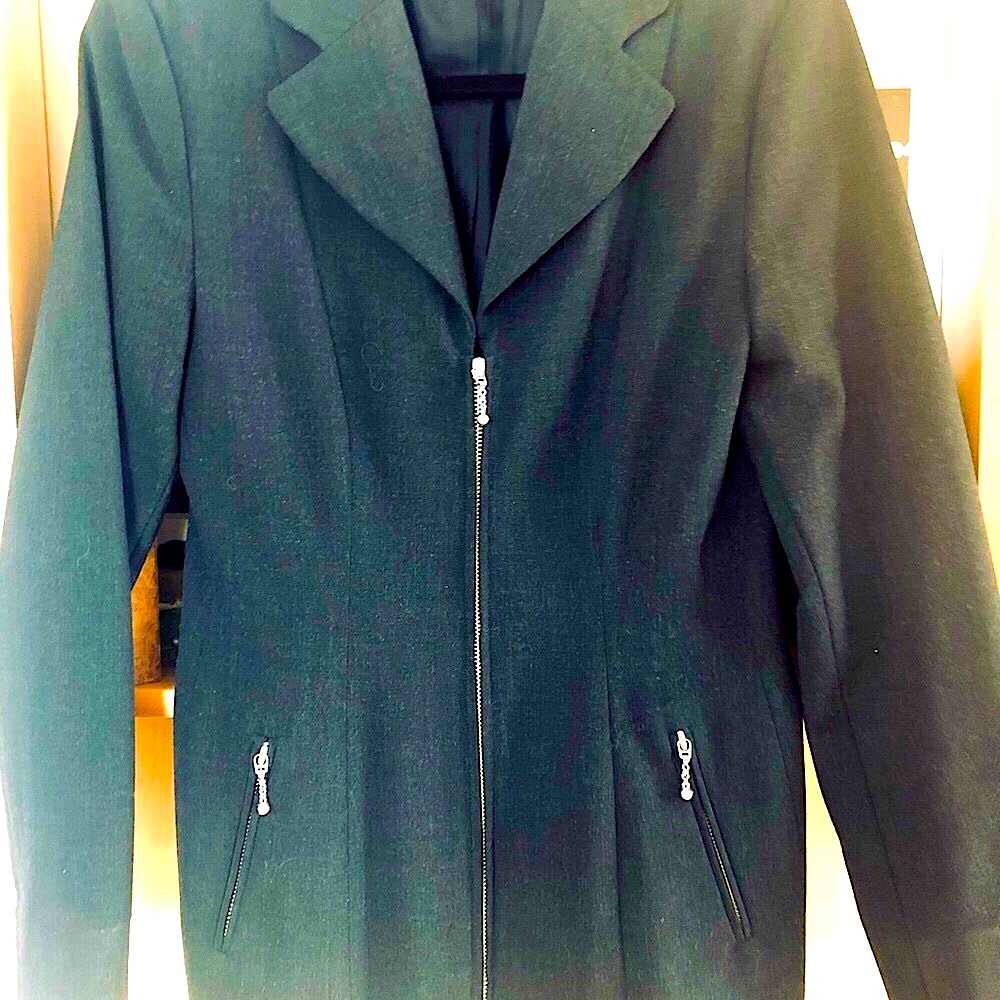 Femme de Carriere  detailed with elegance jacket